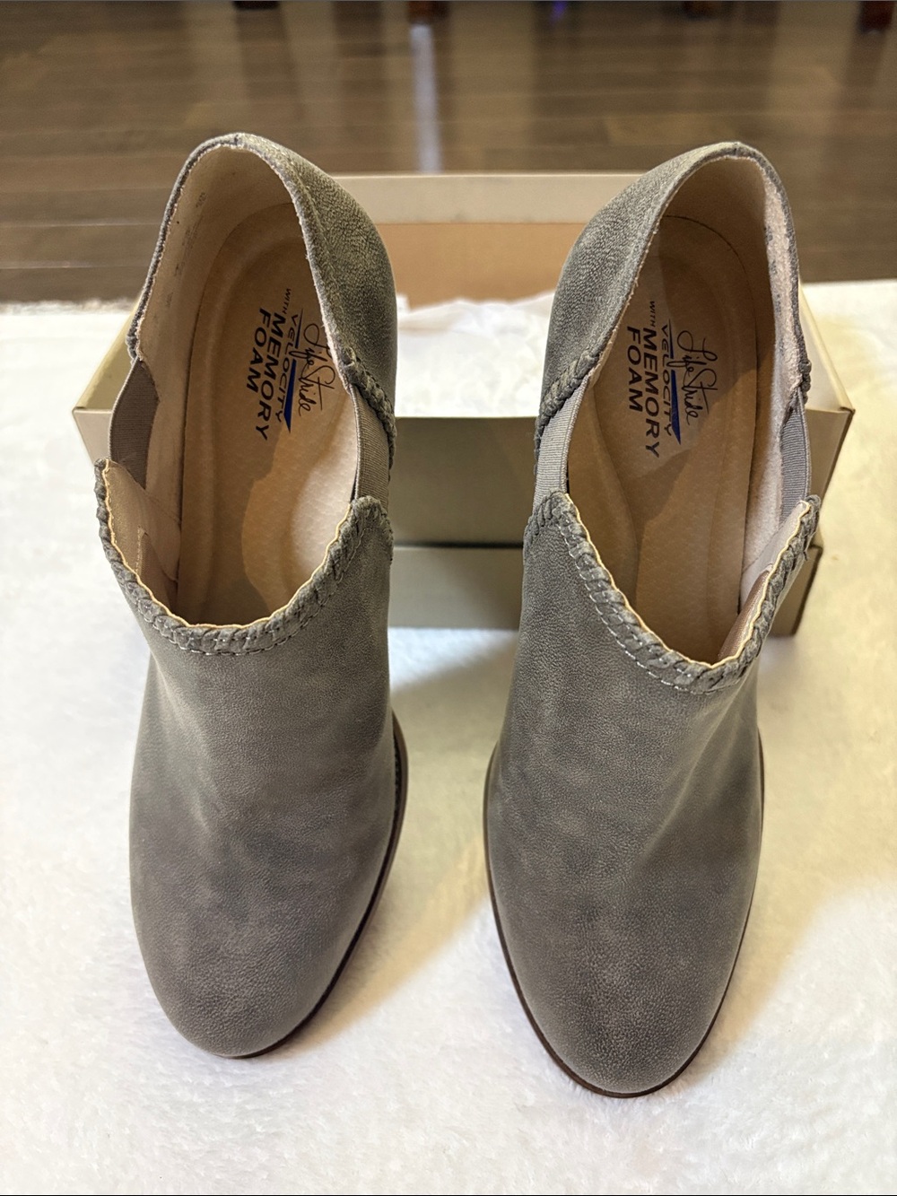 NWT Life Stride Velocity The Joelle Ankle Booties w Memory Foam in Mushroom